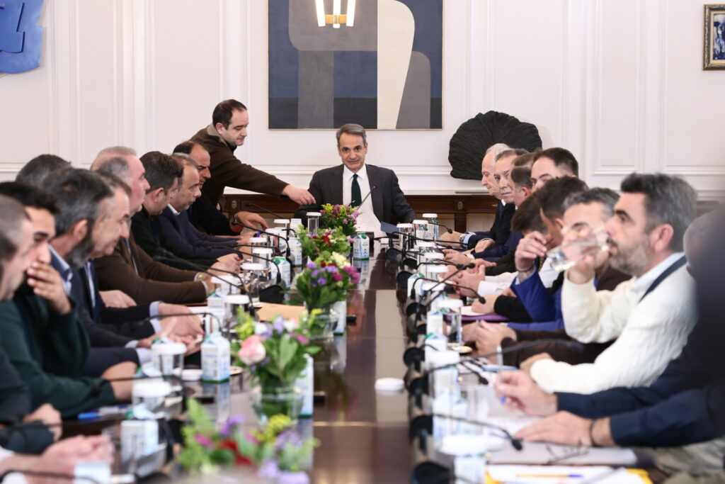 Ολοκληρώθηκε η συνάντηση Μητσοτάκη με τους αγρότες στο Μαξίμου