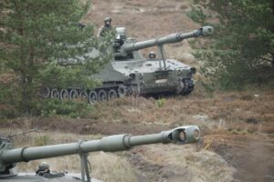 Οι Βρυξέλλες προσπαθούν να βάλουν στο τραπέζι την ιδέα ενός κοινού ευρωπαϊκού στρατού