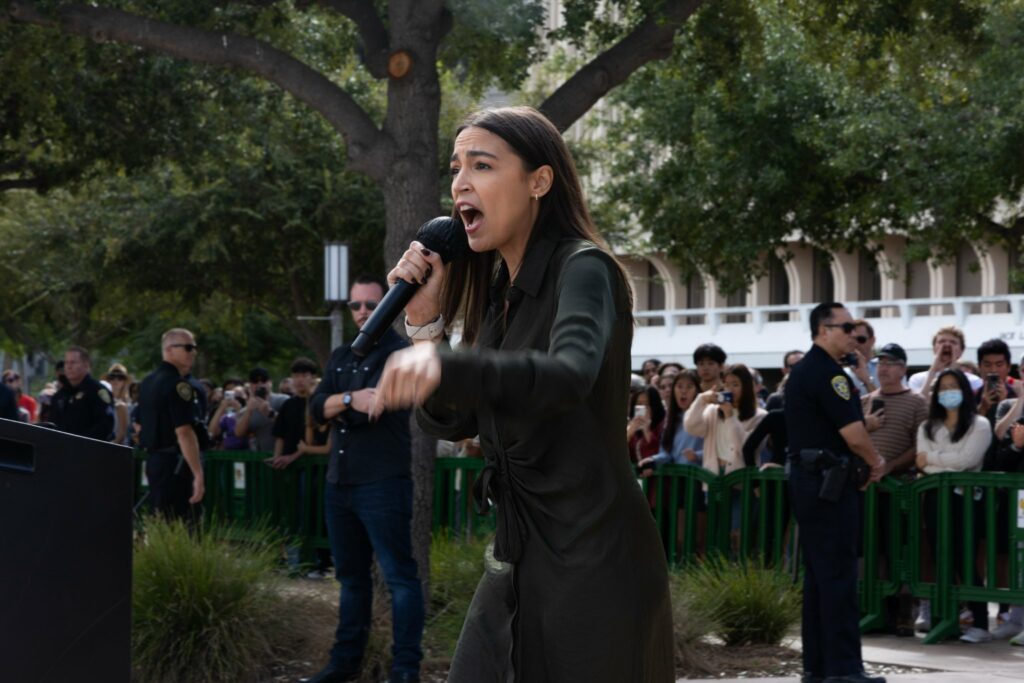 Αλεξάντρια Οκάσιο-Κορτέζ για Βενεζουέλα: Δεν γίνεται για τα ναρκωτικά, είναι για το πετρέλαιο & τον Έπσταϊν
