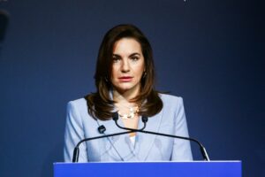 Οι δύο κίτρινες κάρτες στην Όλγα, η απευθείας κόκκινη στον Ζούλα, οι ανακοινώσεις του Τσίπρα και η αυθαιρεσία της Διαμαντοπούλου