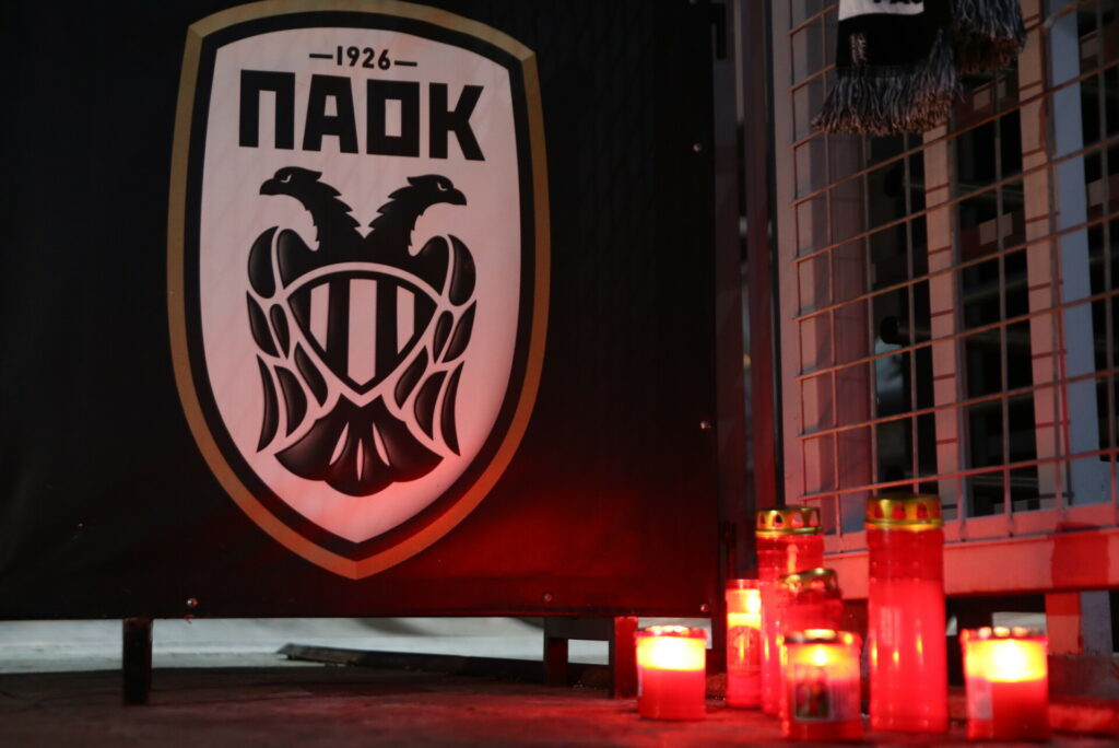 Μεσίστιες σημαίες στη Θεσσαλονίκη για τους επτά φιλάθλους του ΠΑΟΚ, ποια η κατάσταση των τραυματιών