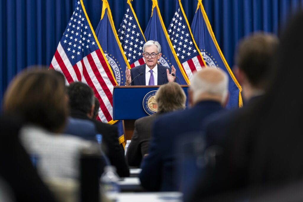 Πάουελ: Με προσεκτικά βήματα η Fed στις επόμενες μειώσεις επιτοκίων λόγω αβεβαιότητας στην οικονομία
