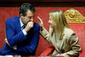 DW: Κερδίζουν έδαφος οι ευρωσκεπτικιστές στην ΕΕ