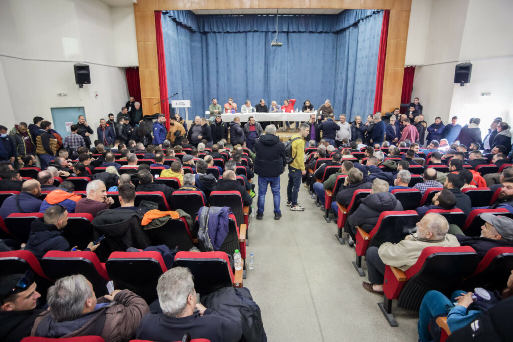 Απόφαση Πανελλαδικής: “Ναι” στον διάλογο με τον πρωθυπουργό, αλλά με κάμερες