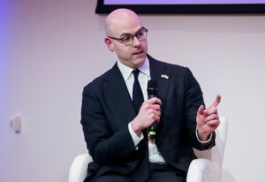 Στίβεν Μάιραν: Εντυπωσιακή η ανάκαμψη της Ελλάδας στις διεθνείς αγορές