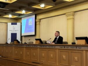 Στουρνάρας: Τα τρία κλειδιά της ανάπτυξης