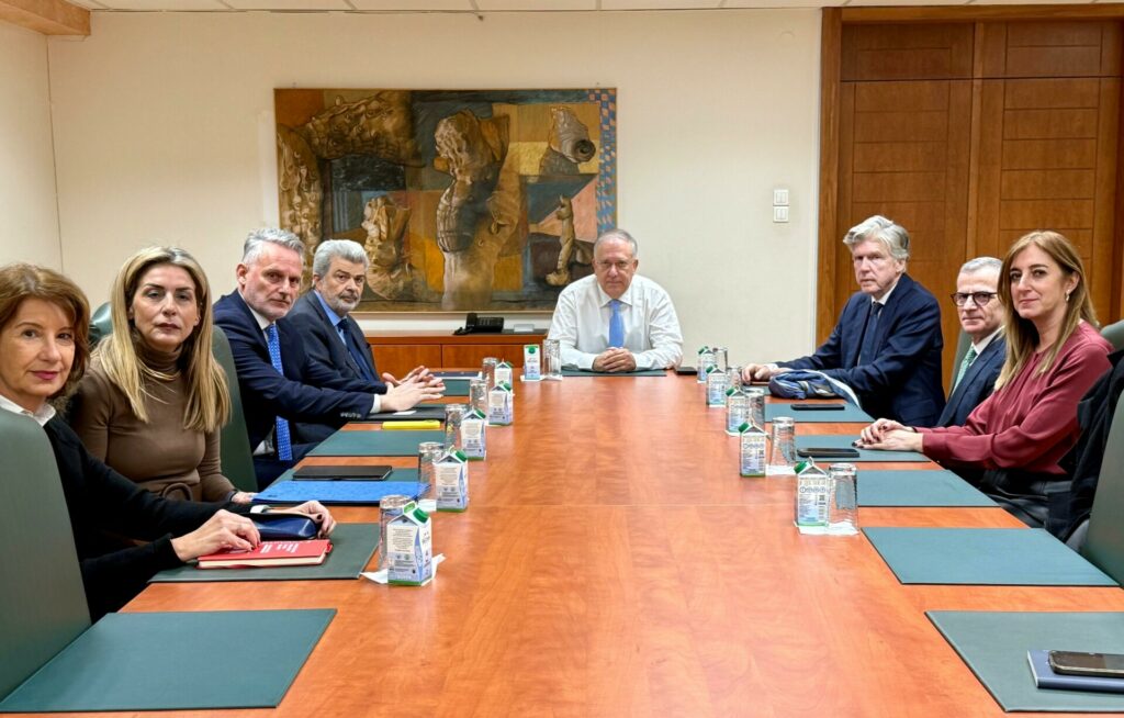 Θεοδωρικάκος σε ασφαλιστικές: Οι αυξήσεις να κινηθούν σε χαμηλά επίπεδα