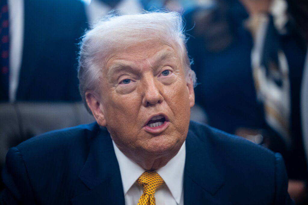 Ο Τραμπ είπε πως θα αναβάλει προς το παρόν μια νέα επίθεση στο Ιράν