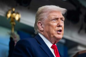 Τραμπ: “Πολύ καλές” οι συνομιλίες με Ιράν, ο στόλος μας πλησιάζει