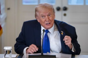 Τραμπ για Ιράν: Η βαρβαρότητά σας δεν θα μείνει αναπάντητη