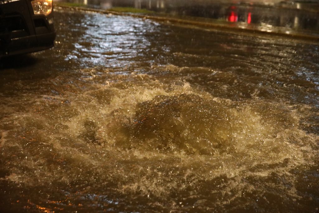 Κακοκαιρία με δύο νεκρούς, πλημμύρες και καταστροφές