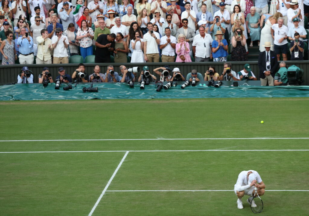 Η Τράπεζα της Αγγλίας βάζει “πωλητήριο” σε αθλητικό κέντρο του Wimbledon