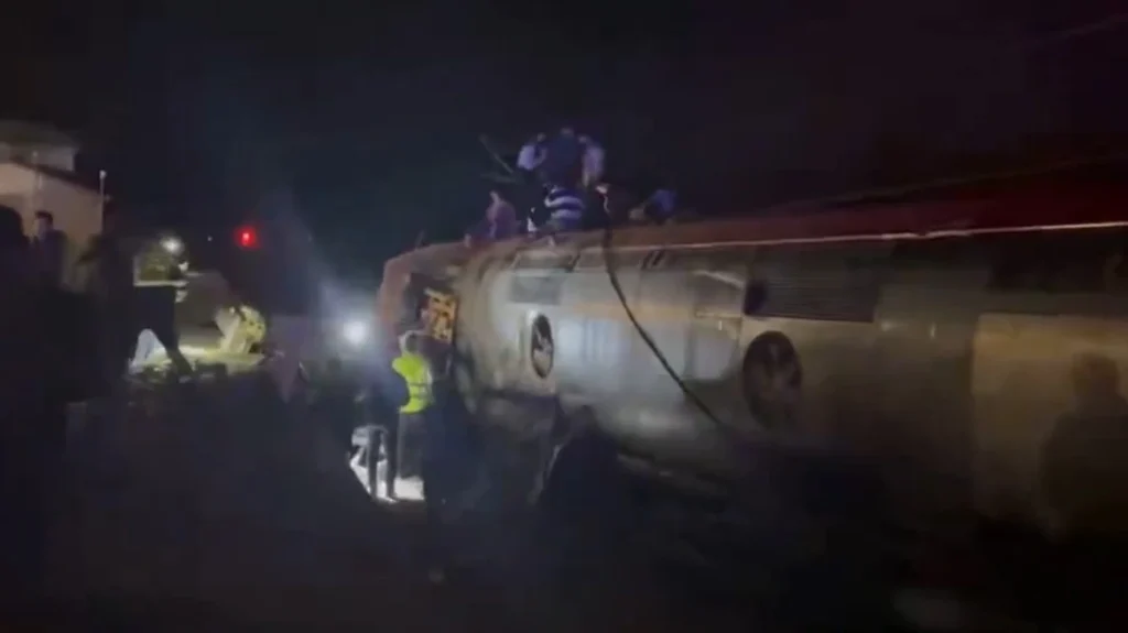 Εκτροχιασμός τρένων υψηλής ταχύτητας στην Ισπανία: Πληροφορίες για νεκρούς,