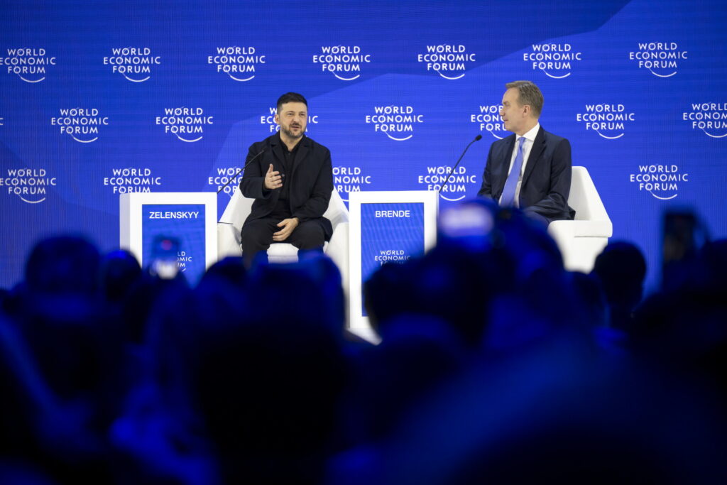 Ο Ζελένσκι ανακοίνωσε τριμερή Ουκρανίας, ΗΠΑ, Ρωσίας στα ΗΑΕ και επιτέθηκε στην Ευρώπη: Ακόμα περιμένει τι θα πει ο Τραμπ