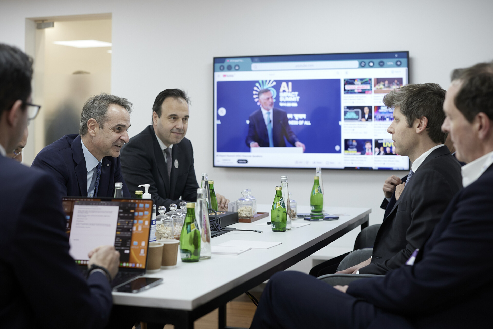 ΣΤΙΓΜΙΟΤΥΠΑ ΑΠΟ AI IMPACT SUMMIT