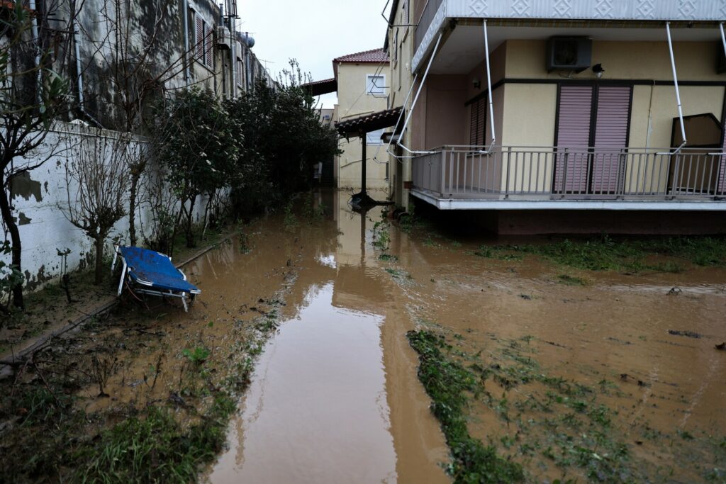Βιβλική καταστροφή στον Αγιόκαμπο: Λασποπλημμύρα σε σπίτια και δρόμους