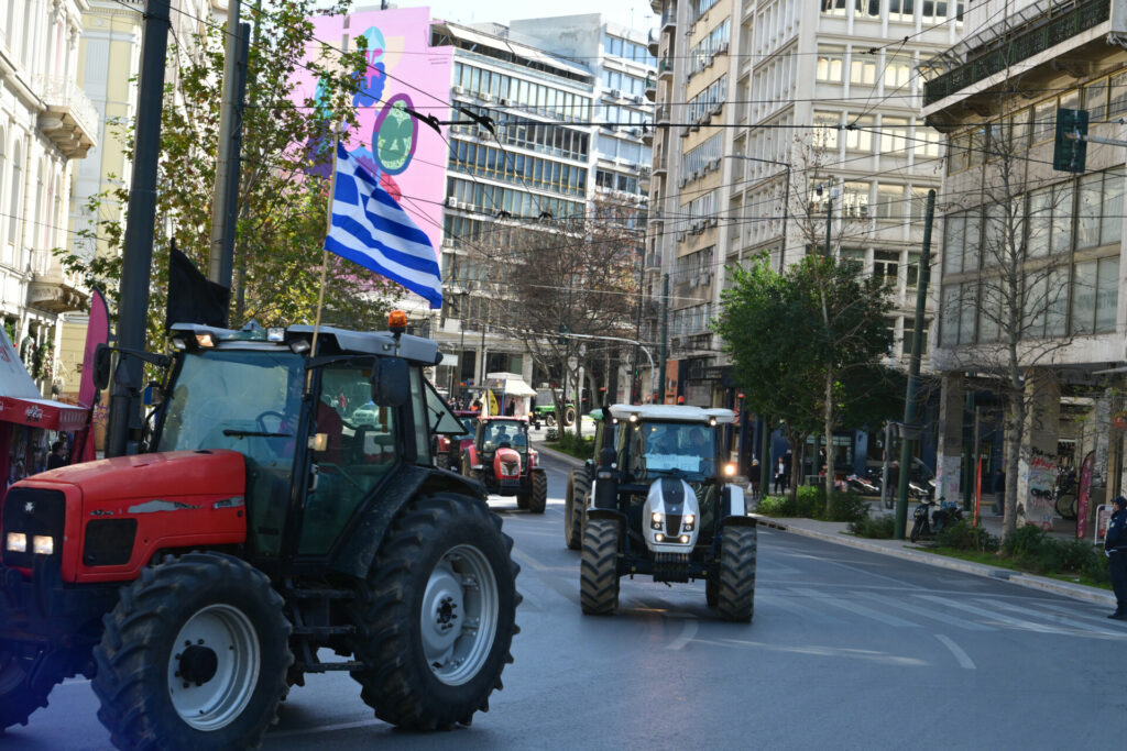 Αγρότες: Έφυγαν από την Αθήνα – “Ο αγώνας θα συνεχιστεί”