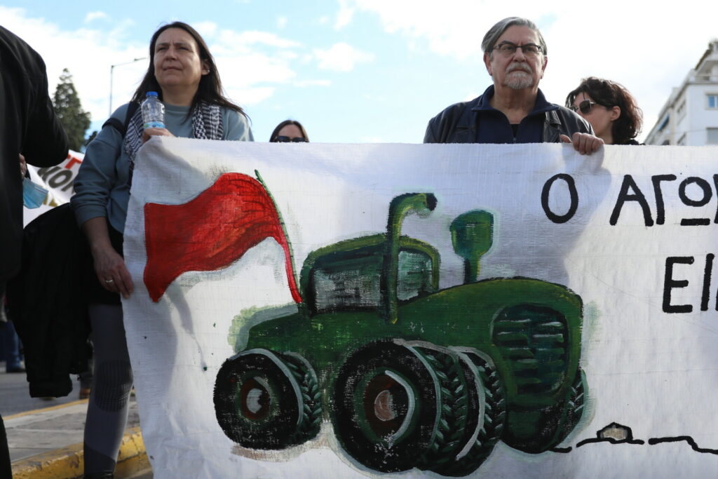 Αγρότες: Έκλεισε το Σύνταγμα, πλησιάζουν τα τρακτέρ