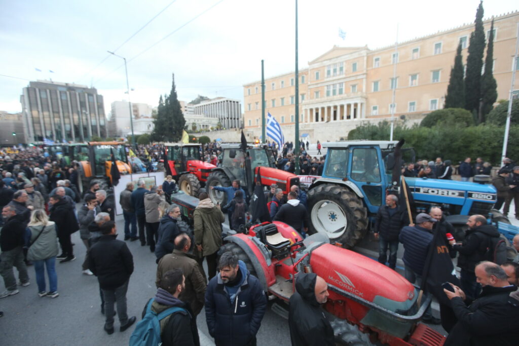 Στο Σύνταγμα έφτασαν οι αγρότες