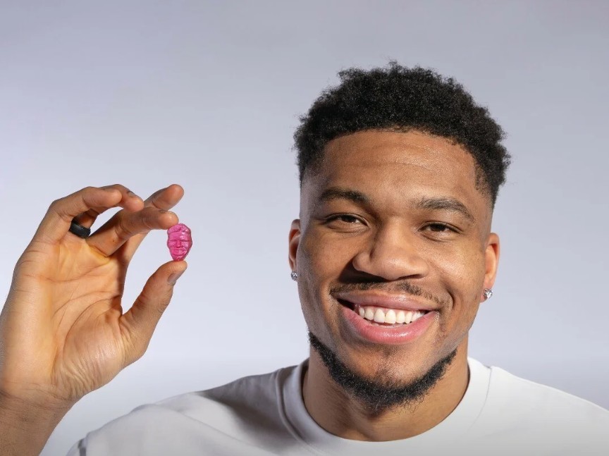 Ο Αντετοκούνμπο λανσάρει τα δικά του ζελεδάκια FR34K Gummies