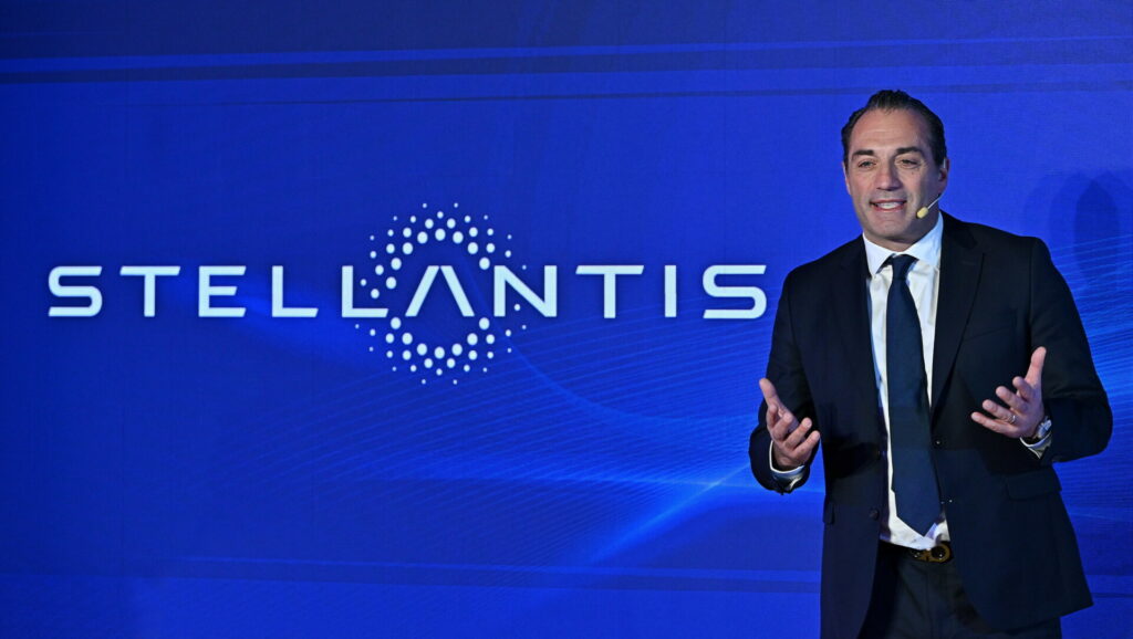 Stellantis: Βουτιά 14,4% στη μετοχή μετά τις ζημιές 26 δισ.