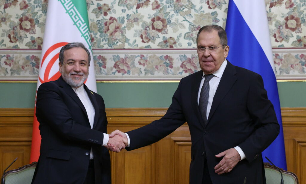 FT: Μυστική συμφωνία 500 εκατ. Ιράν-Ρωσίας για προμήθεια προηγμένων πυραύλων