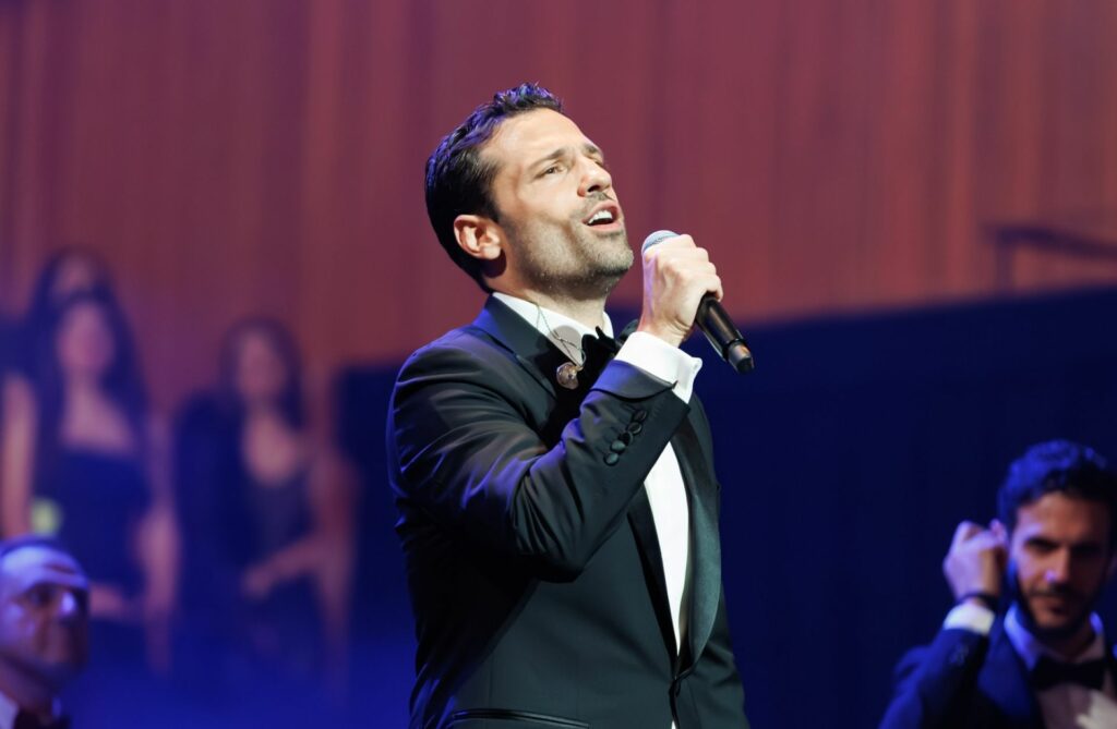 Οι εντιμότατοι φίλοι του Παναγόπουλου, η παρέα με τα προγράμματα της ΔΥΠΑ, το σημάδι της μοίρας για την Κεραμέως και το φλερτ του Αργυρού με τη Βουλή