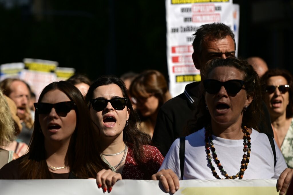 Δημόσιο: Ξεκινά η αξιολόγηση – Τα ορόσημα και η ποινή της απόλυσης για τους αρνητές