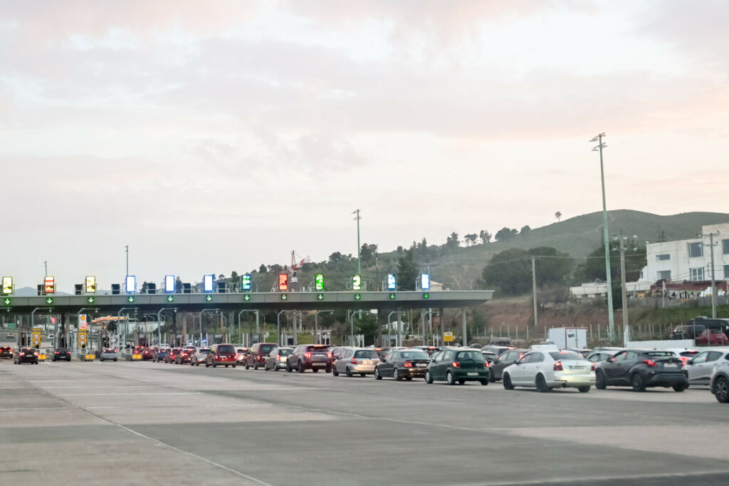 Επιστροφή εκδρομέων: Κίνηση σε Αγίους Θεοδώρους, Κινέτα, Μέγαρα, δυσκολίες και σε Αθηνών-Λαμίας