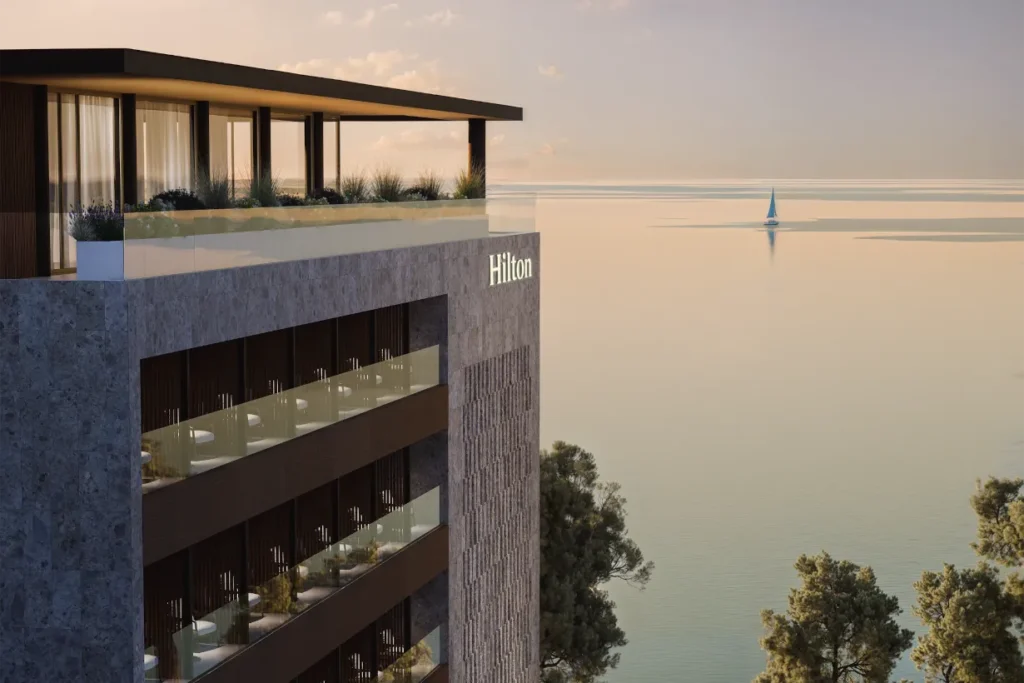 Hilton στα Χανιά: Με διεθνή brands και “βαριά” στελέχη, ο Όμιλος Τσιλεδάκη χτίζει θέση ισχύος στην Κρήτη