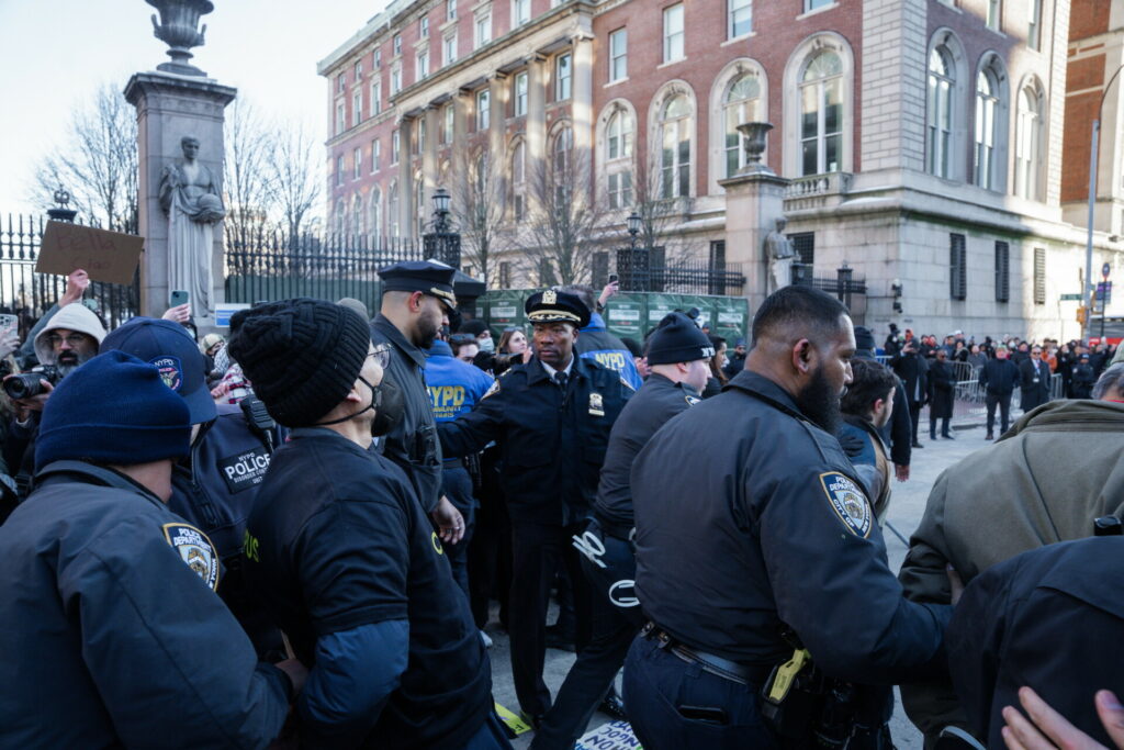 Howden Re: Ζημίες ρεκόρ 8 δισ. στις ασφαλιστικές από απεργίες και κοινωνικές ταραχές