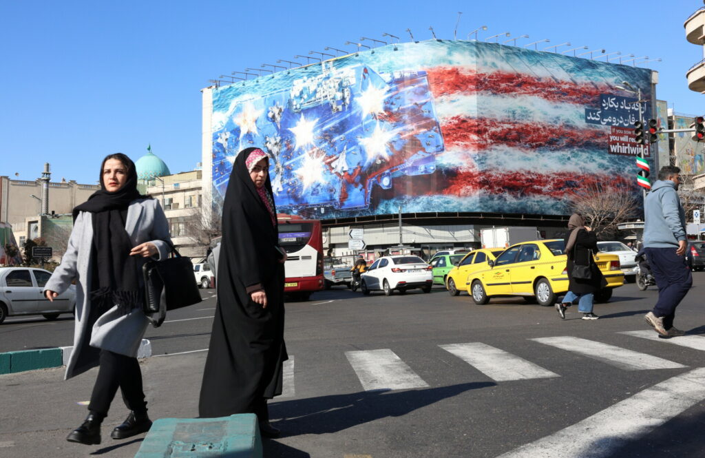 ΗΠΑ-Ιράν: Η στρατιωτική “σκακιέρα” του Τραμπ και τα σενάρια της σύγκρουσης