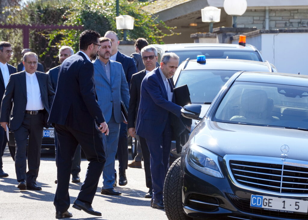 Σε εύθραυστο συμβιβασμό Ιράν και ΗΠΑ – Σε ετοιμότητα για πλήγμα η Ουάσιγκτον