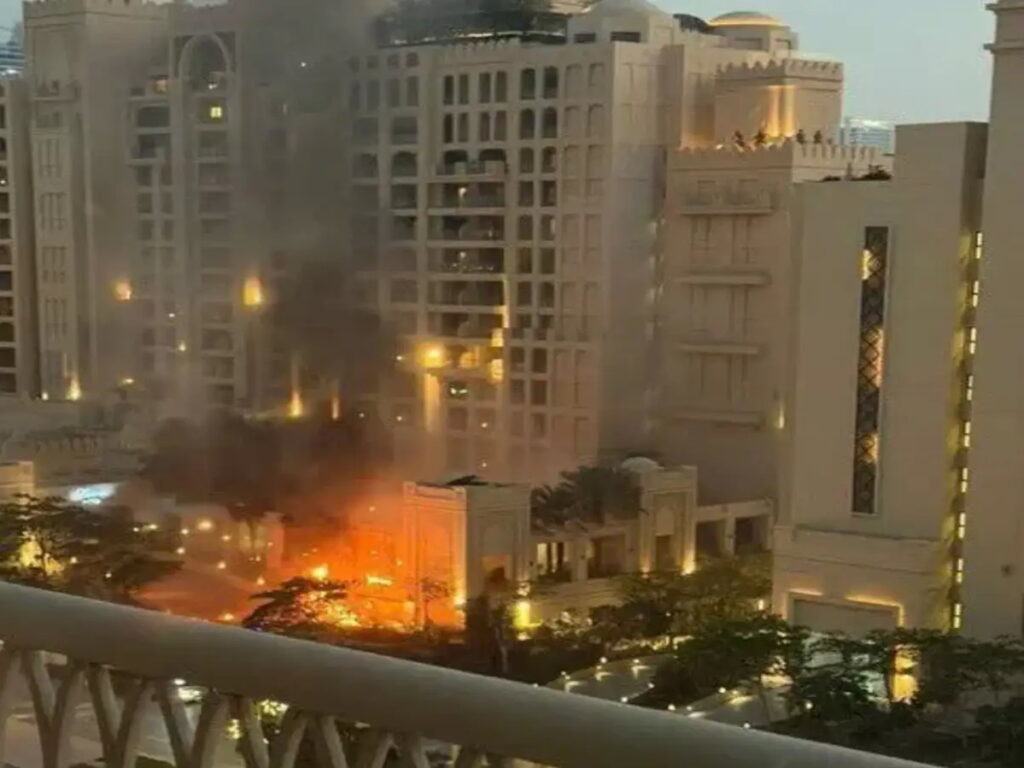 Έκρηξη στο πεντάστερο ξενοδοχείο Fairmont στο Ντουμπάι μετά από ιρανικό πλήγμα