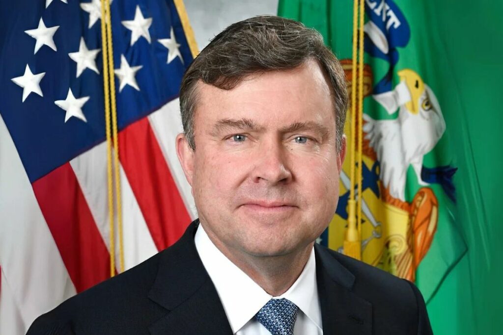 ΗΠΑ: Προς αποχώρηση ο “αρχιτέκτονας” των κυρώσεων Τραμπ