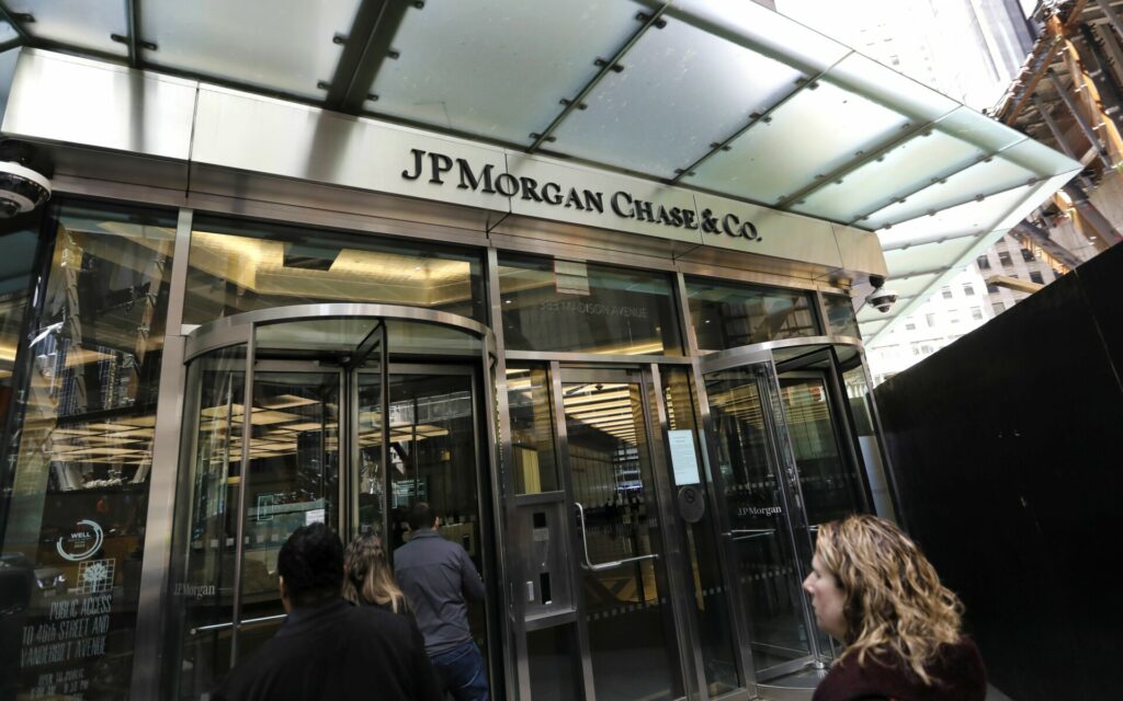 JPMorgan: Απόβαση στις ΗΠΑ με 160 νέα καταστήματα