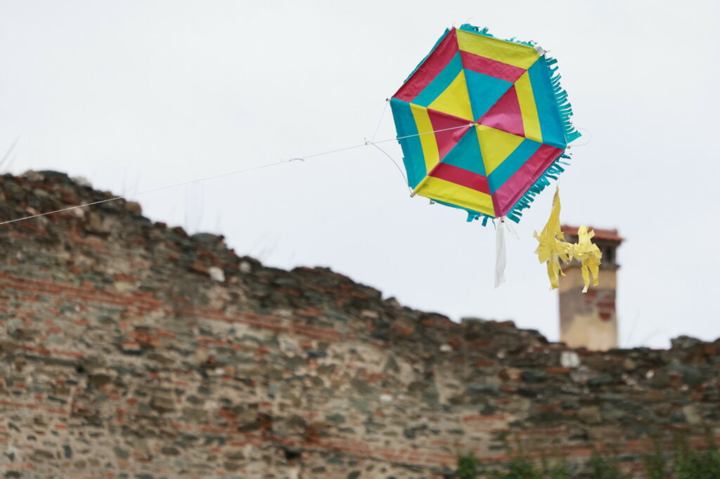 Άστατος ο καιρός το Σαββατοκύριακο: Η πρόγνωση για την Καθαρά Δευτέρα