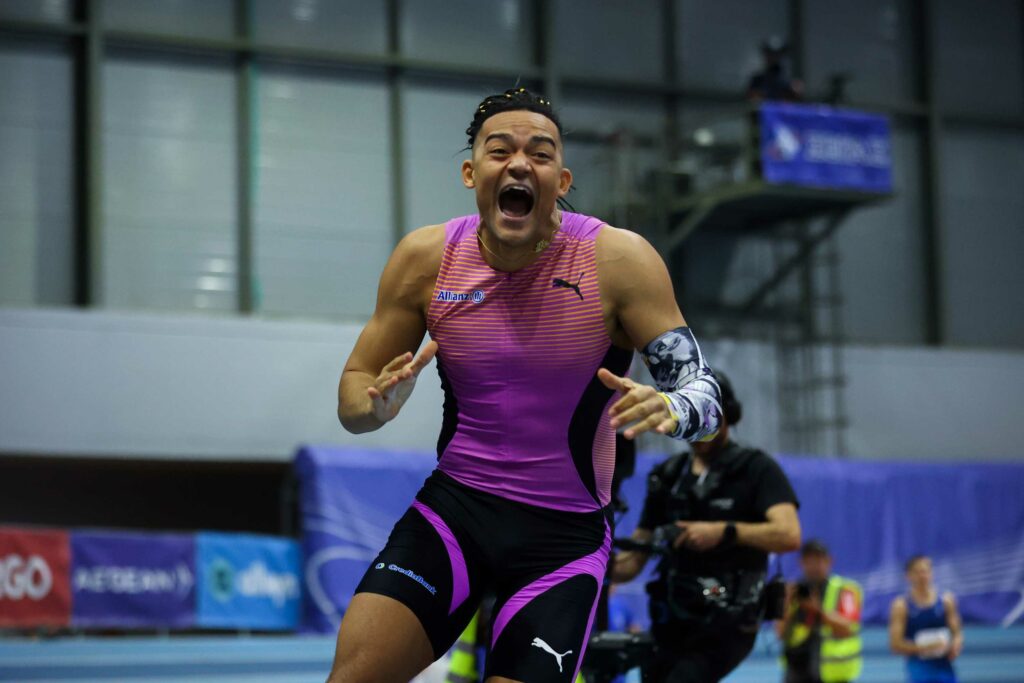 “Ιπτάμενος” Καραλής στο επί κοντώ: Διέλυσε το πανελλήνιο ρεκόρ με άλμα στα 6,17 μ.