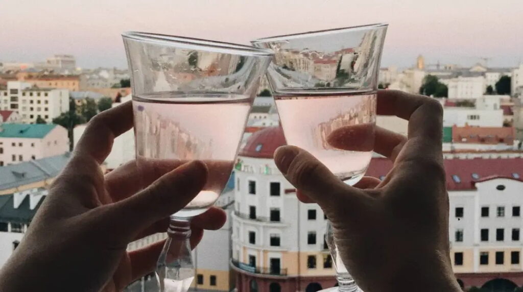 Αγίου Βαλεντίνου 2026: Εύκολες συνταγές για κοκτέιλ που θα εντυπωσιάσουν