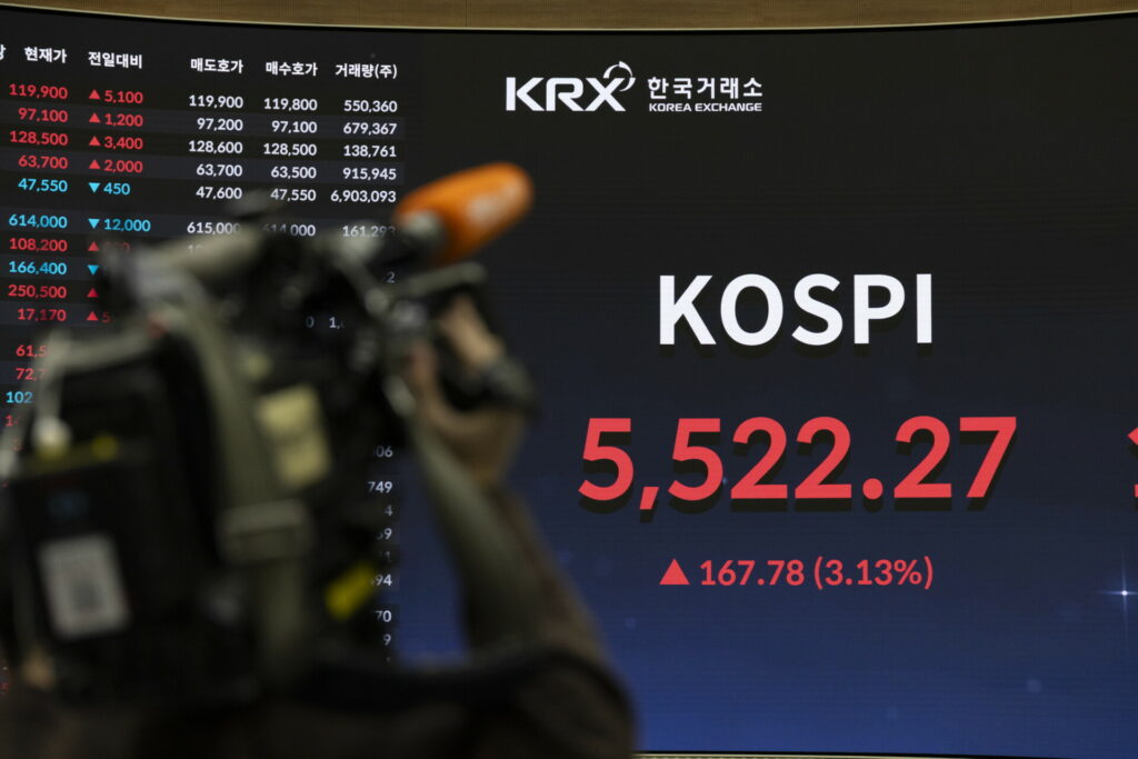 Σε ιστορικά υψηλά οι ασιατικές αγορές – Το “Takaichi trade” απογειώνει την Ιαπωνία