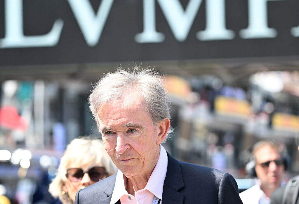 Ο Αρνό ενισχύει τον έλεγχο του στην LVMH με μαζικές αγορές μετοχών