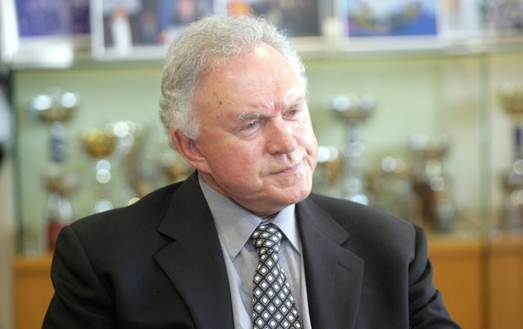 Α. Μανιατόπουλος: Η άνοδος και η πτώση του επιχειρηματία σε “μία χώρα που δεν συγχωρεί εύκολα την αποτυχία”