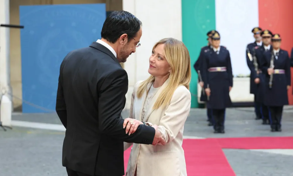 Χριστοδουλίδης – Μελόνι: Ιταλία και Κύπρος ανήκουν σε “θαλάσσιο σταυροδρόμι” διεθνών διασυνδέσεων