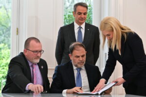 Οι κινήσεις Μητσοτάκη κατά σούπερ μάρκετ για την ακρίβεια, η αποθέωση Άδωνι σε Στρατινάκη, οι παχυλές συμβάσεις της ΜΕΤΑΒΑΣΗ σε Ζαφειρόπουλο – Ροδόπουλο και ο Παπασταύρου και οι έντεκα μήνες που έφεραν τη Chevron στην Ελλάδα