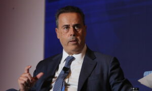 Η ενόχληση των Τούρκων για τα ενεργειακά, οι πολιτικές προτιμήσεις της ρωσικής πρεσβείας, τα μπλεξίματα για δύο κυρίες σε ΔΥΠΑ, ΟΠΕΚΑ και η αναζήτηση κόμματος από τον Αργυρό