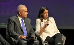 Η σιωπή των Κεραμέως και Παπαθανάση, οι γκάφες των γενικών του ΕΣΠΑ, ο νόμος που κατήργησε το Ελεγκτικό και οι δουλειές του Γεωργίου με φορείς του Δημοσίου 