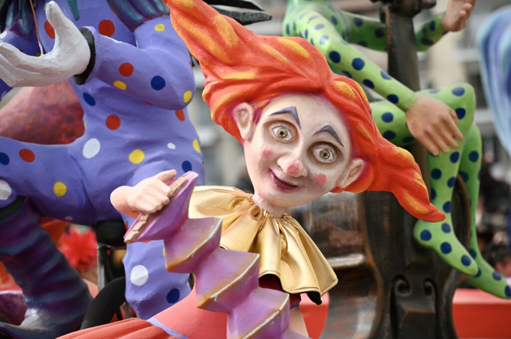 Τάμπλετ, κάμερες και 48ωρα λουκέτα: Η ΑΑΔΕ μπαίνει στο καρναβαλικό πάρτι