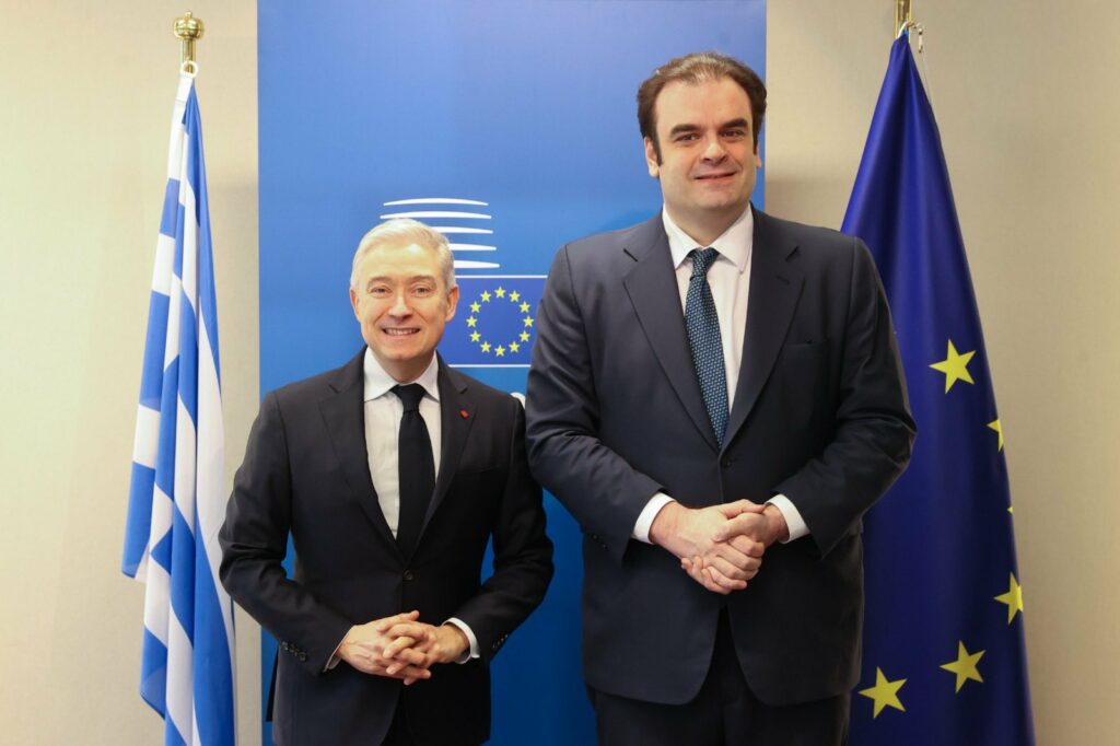 Πιερρακάκης: Πρώτη φορά σε Eurogrοup υπουργός Οικονομικών του Καναδά