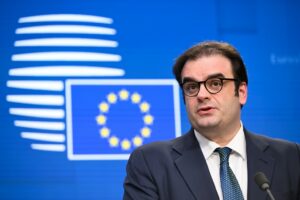 Πιερρακάκης: Συμπληρωματική στους ευρωπαϊκούς θεσμούς η κίνηση των 6, να επαναπροσδιορίσουμε τον ρόλο του ευρώ