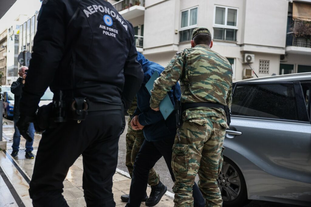 Κατασκοπεία: Προφυλακίστηκε ο σμήναρχος μετά τη μαραθώνια απολογία του